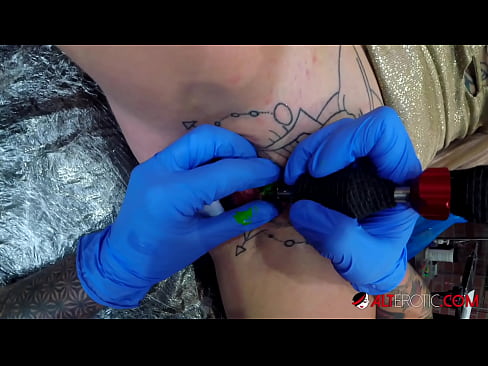 ❤️ Ekstrèmman tatoue hottie Sully Savage te fè yon tatoo sou klitoris li ❤❌ Sèks super nan nou % ht.analpics.ru% ❌❤